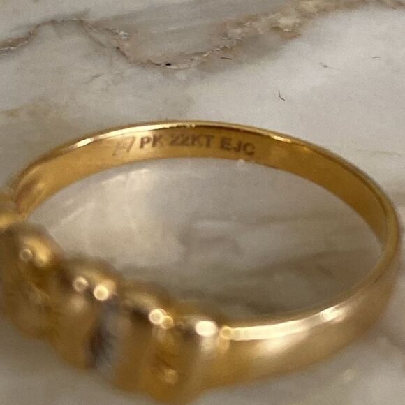 22K Yellow & White Gold “Ribbon” Ring - Picture 10 of 10